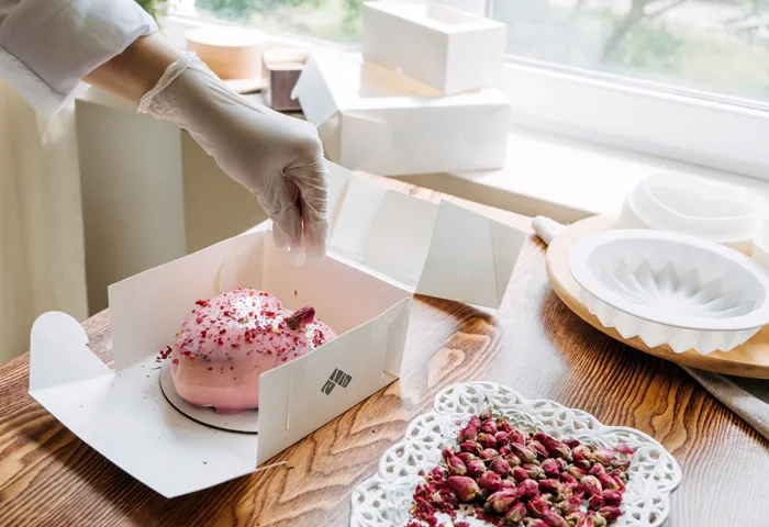 The Resilient Cake Packaging